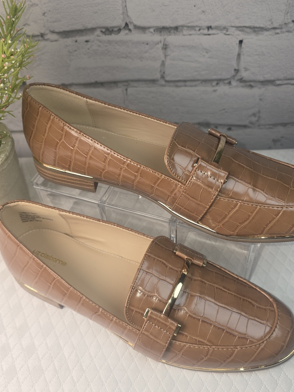 LIZ CLAIBORNE TIMES CROC-EMBOSSED LOAFERS GOLD TRIM HARDWARE SLIP ON WOMENS 10 - Picture 3 of 11